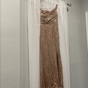 Beautiful gold dress!